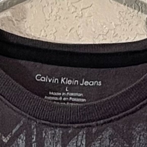 NWOT Men's Calvin Klein Graphic Tee - Picture 2 of 3